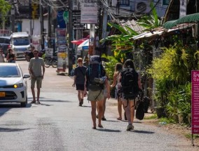 老挝中毒：悲剧西蒙娜·怀特的母亲向“受欢迎、爱玩”的女儿致敬